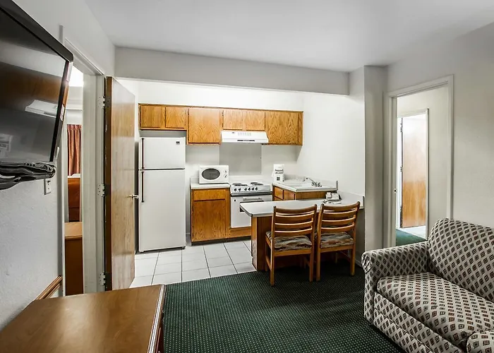 American & Suites Hotel 3*